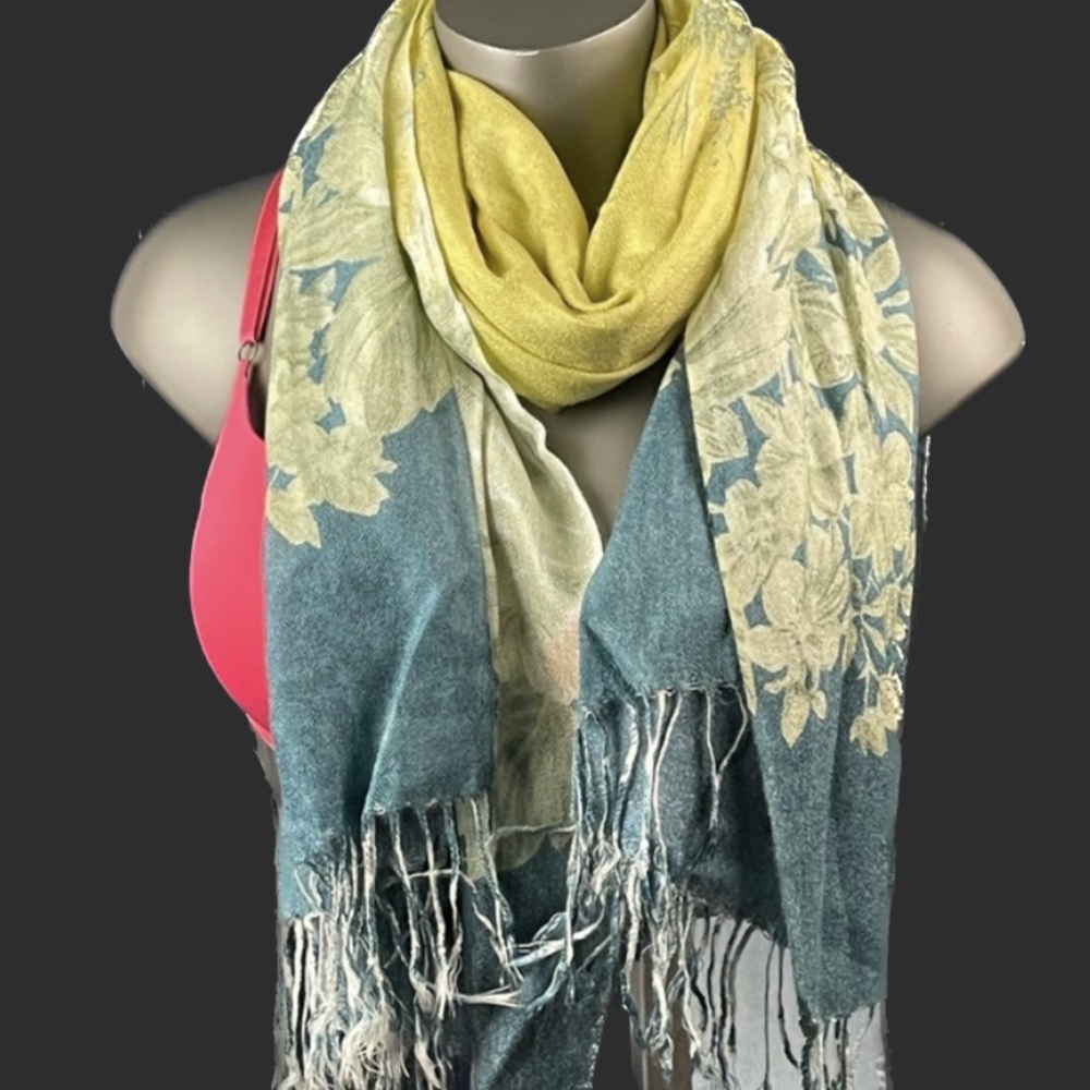 Floral Print Fringed Lightweight Scarf